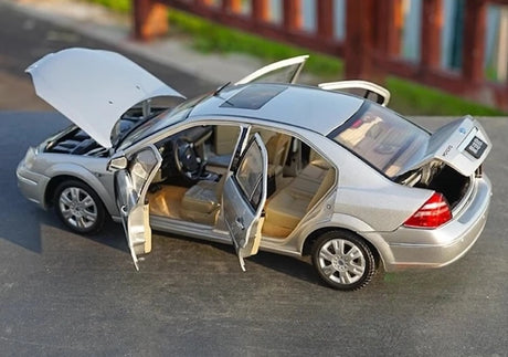 [OEM] 1:18 Ford 2000 Mondeo Silver Model Car Die-Cast