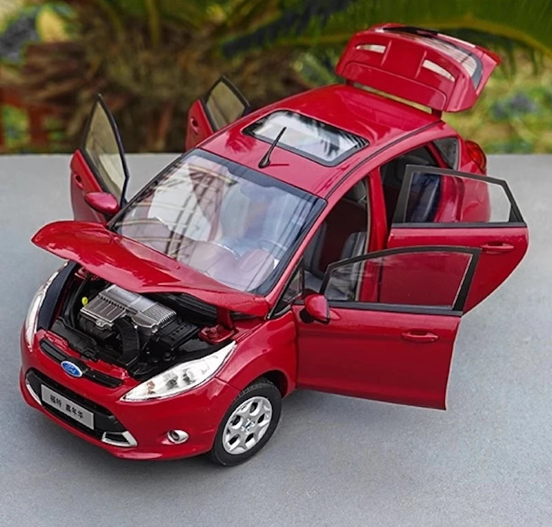 [OEM] 1:18 Ford 2008 Fiesta Red Model Car Die-Cast