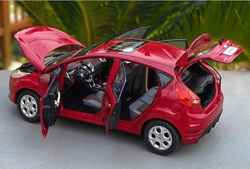 [OEM] 1:18 Ford 2008 Fiesta Red Model Car Die-Cast