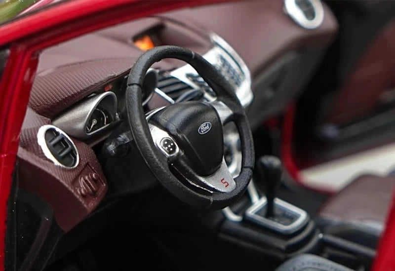 [OEM] 1:18 Ford 2008 Fiesta Red Model Car Die-Cast