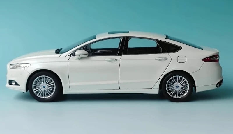 [OEM] 1:18 Ford 2012 Mondeo White Model Car Die-Cast
