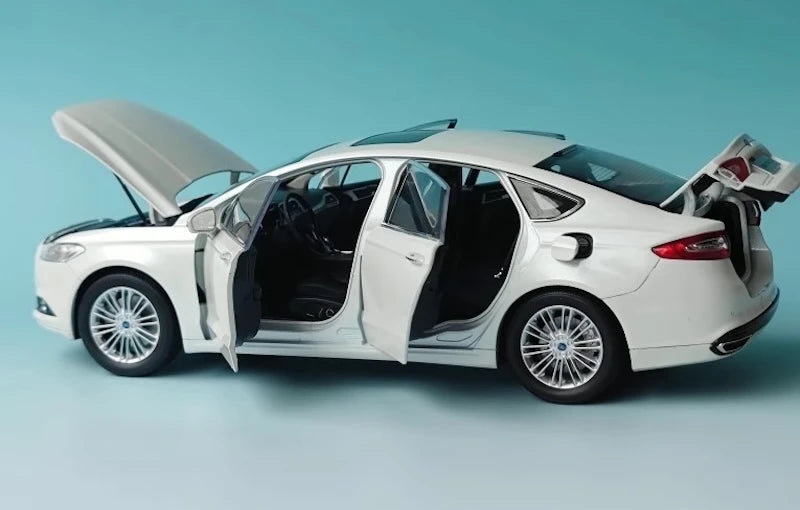 [OEM] 1:18 Ford 2012 Mondeo White Model Car Die-Cast