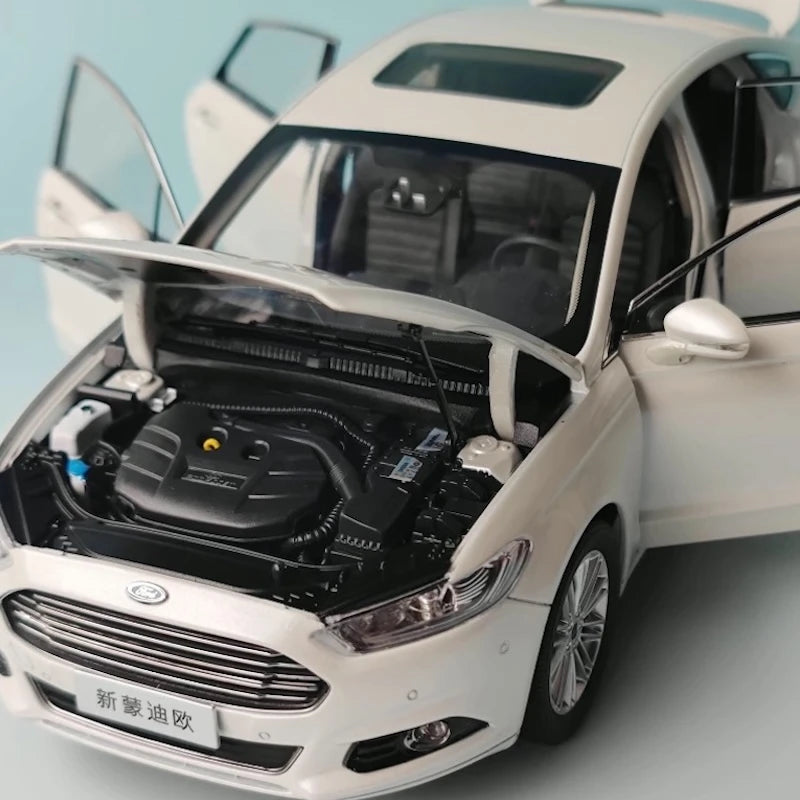 [OEM] 1:18 Ford 2012 Mondeo White Model Car Die-Cast