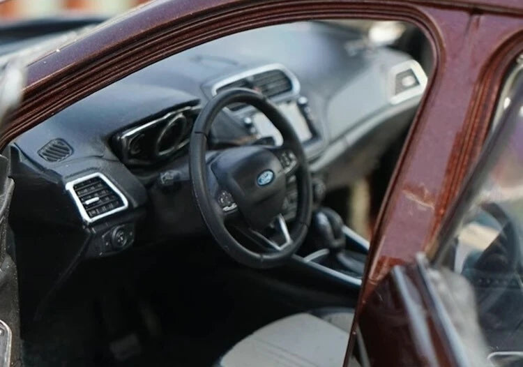 [OEM] 1:18 Ford 2019 Escort Red Model Car Die-Cast