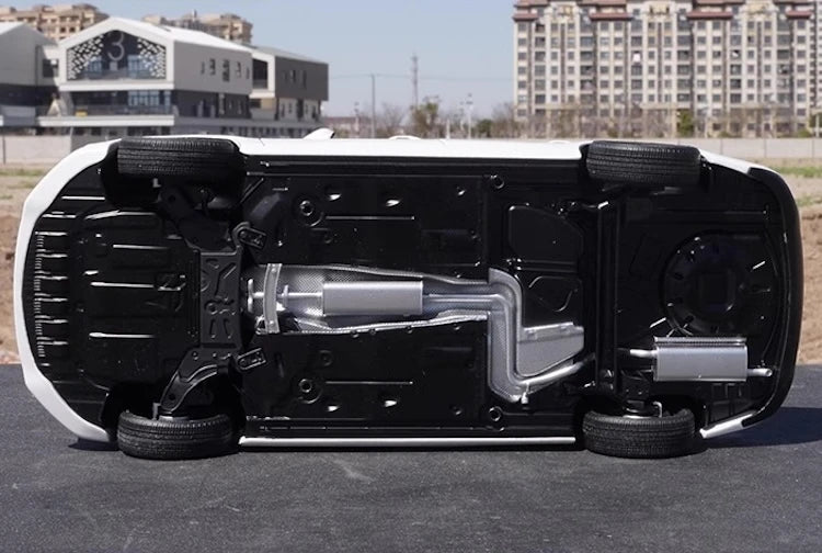 [OEM] 1:18 Ford 2022 Escort bianco modellino di auto Die-Cast