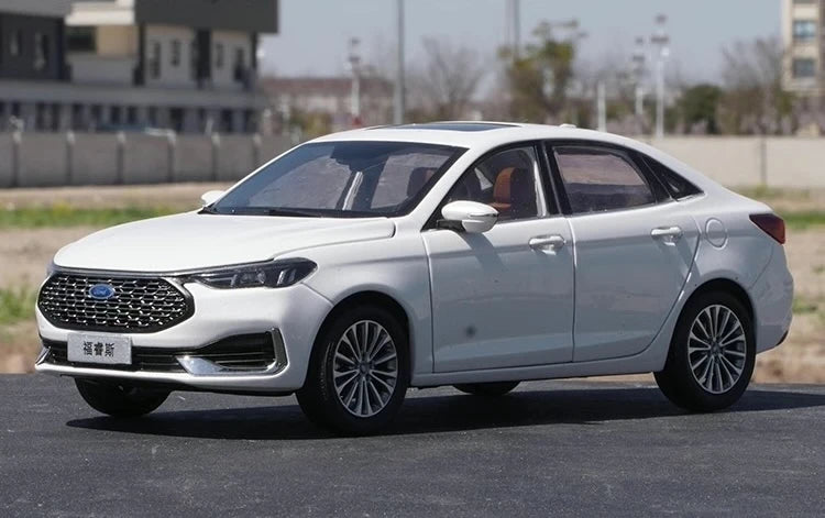 [OEM] 1:18 Ford 2022 Escort bianco modellino di auto Die-Cast