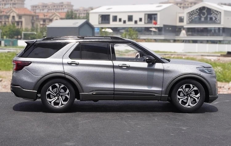 [OEM] 1:18 Ford 2023 Explorer gray modelauto Die-Cast