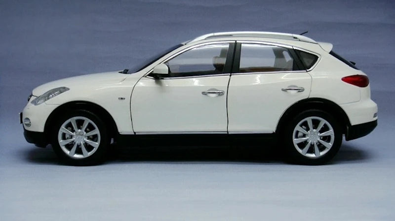 [OEM] 1:18 Infiniti 2011 EX25 White Model Car Die-Cast