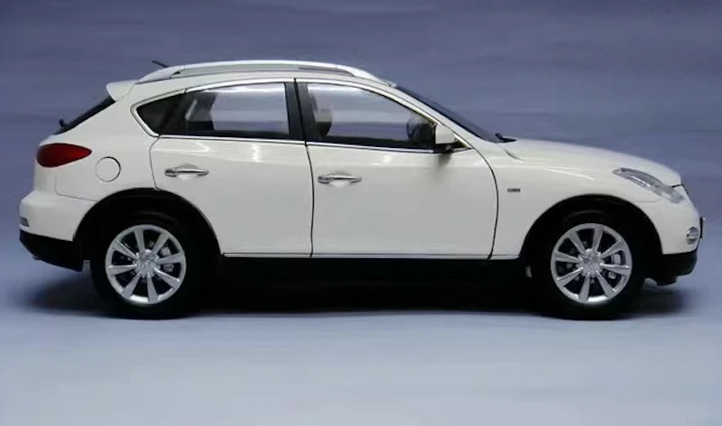 [OEM] 1:18 Infiniti 2011 EX25 White Model Car Die-Cast