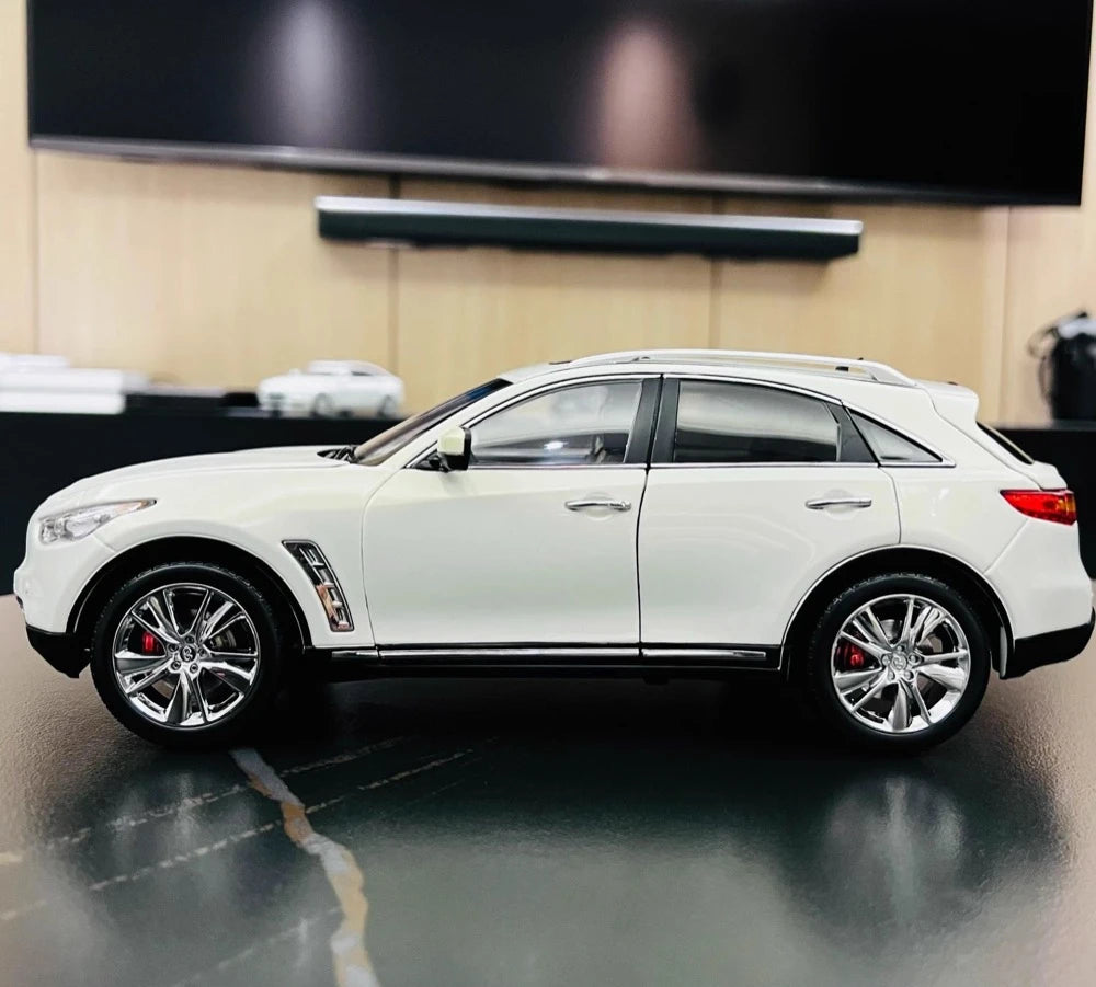 [OEM] 1:18 Infiniti 2014 QX70 White Model Car Die-Cast