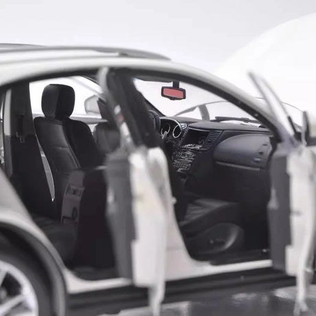 [OEM] 1:18 Infiniti 2014 QX70 White Model Car Die-Cast