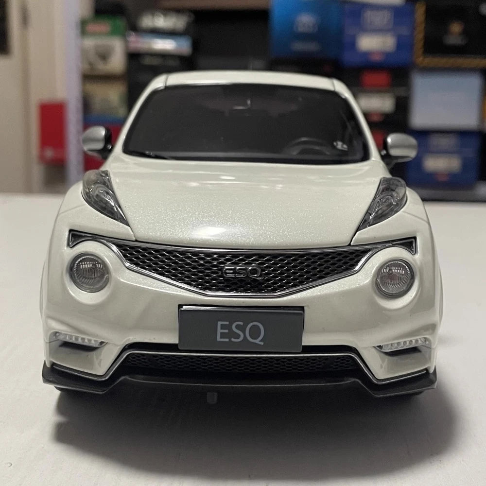 [OEM] 1:18 Infiniti 2015 ESQ White Model Car Die-Cast