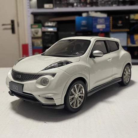 [OEM] 1:18 Infiniti 2015 ESQ White Model Car Die-Cast
