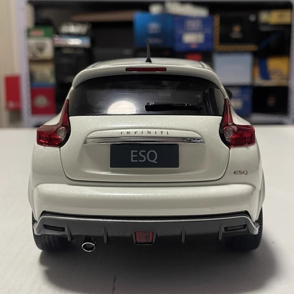 [OEM] 1:18 Infiniti 2015 ESQ White Model Car Die-Cast