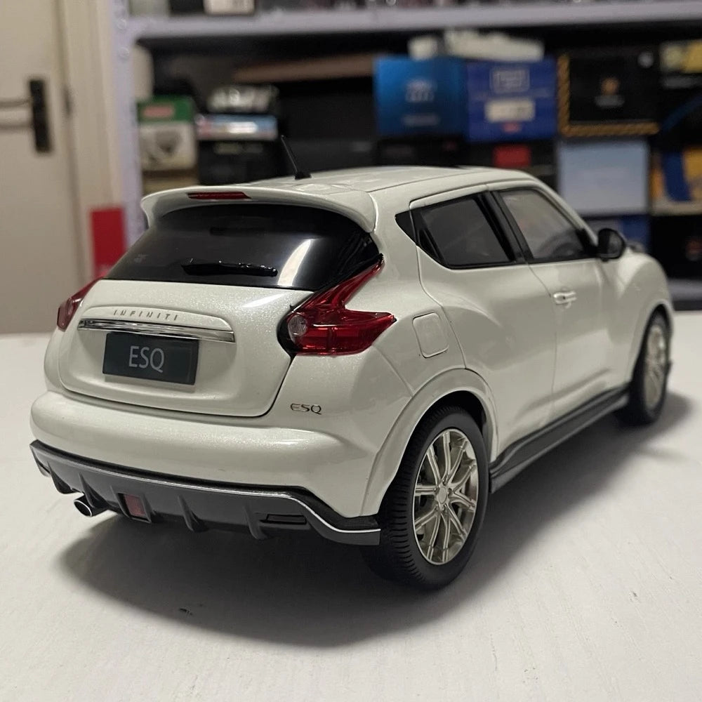 [OEM] 1:18 Infiniti 2015 ESQ White Model Car Die-Cast
