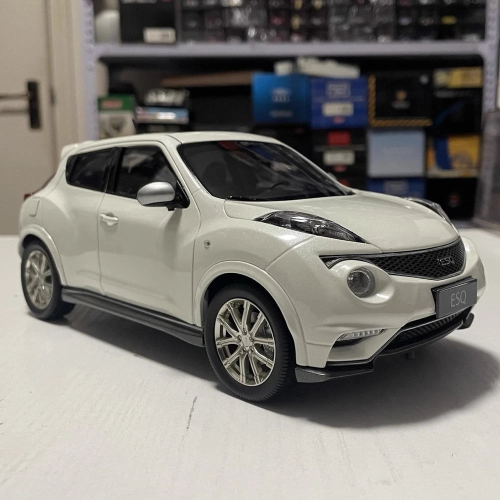 [OEM] 1:18 Infiniti 2015 ESQ White Model Car Die-Cast