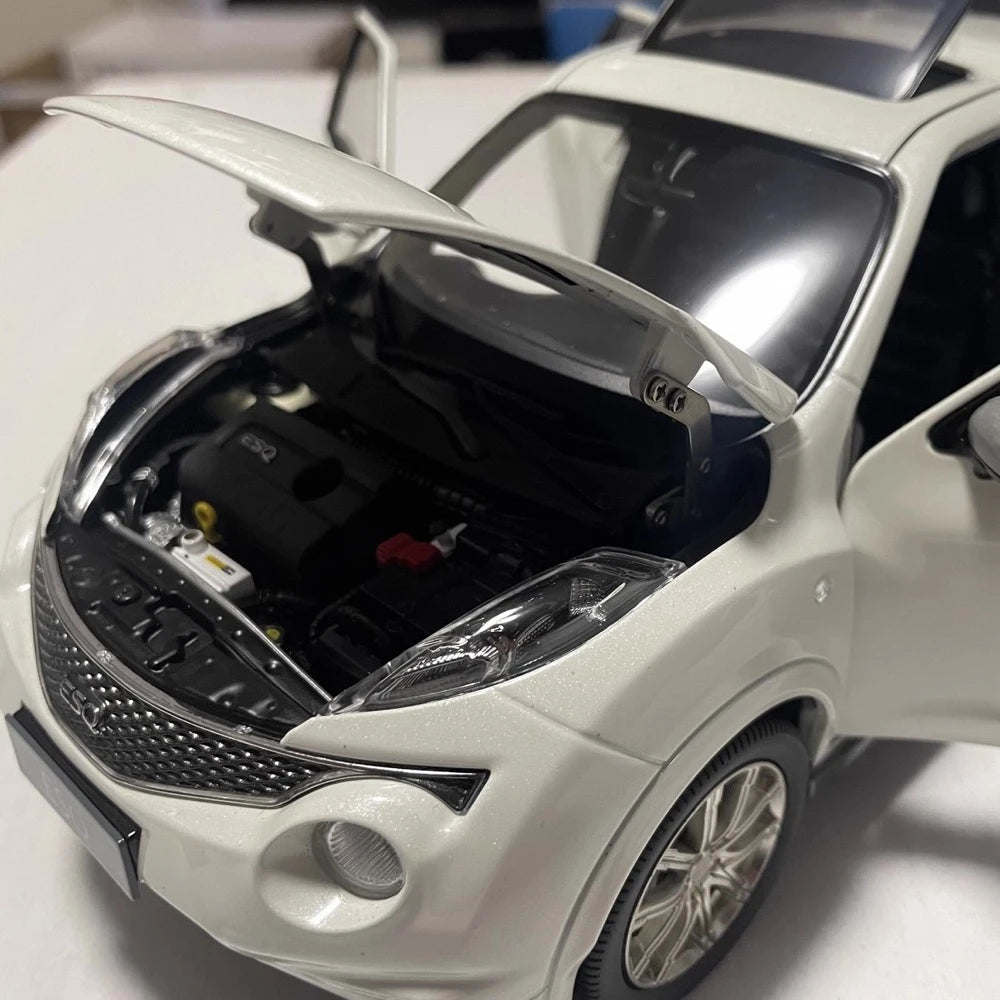 [OEM] 1:18 Infiniti 2015 ESQ White Model Car Die-Cast