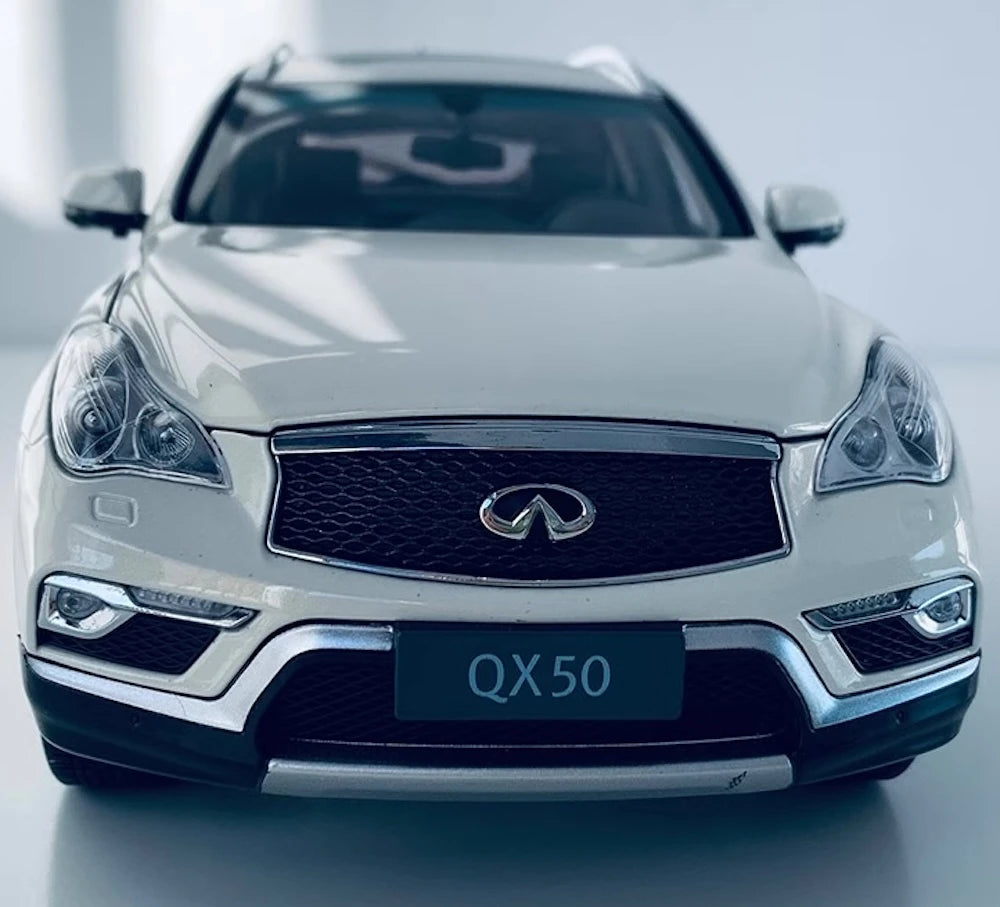 [OEM] 1:18 Infiniti 2015 QX50 White Model Car Die-Cast