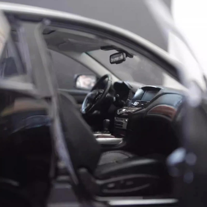 [OEM] 1:18 Infiniti 2017 Q70L Black Model Car Die-Cast