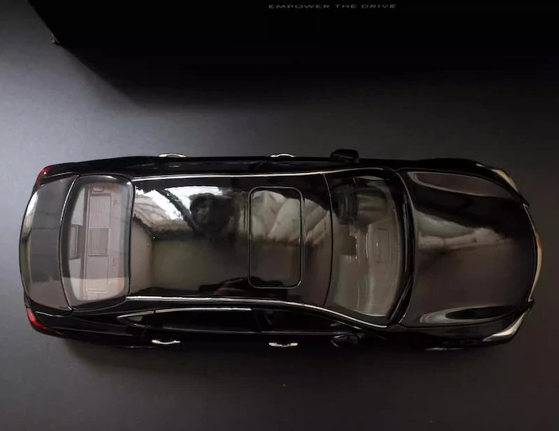 [OEM] 1:18 Infiniti 2017 Q70L Black Model Car Die-Cast