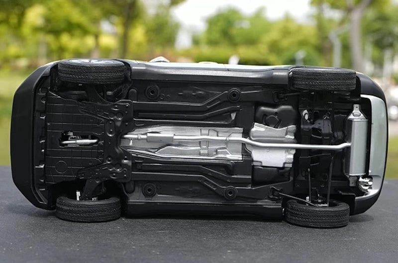 [OEM] 1:18 Jeep 2017 Compass Silver Model Car Die-Cast