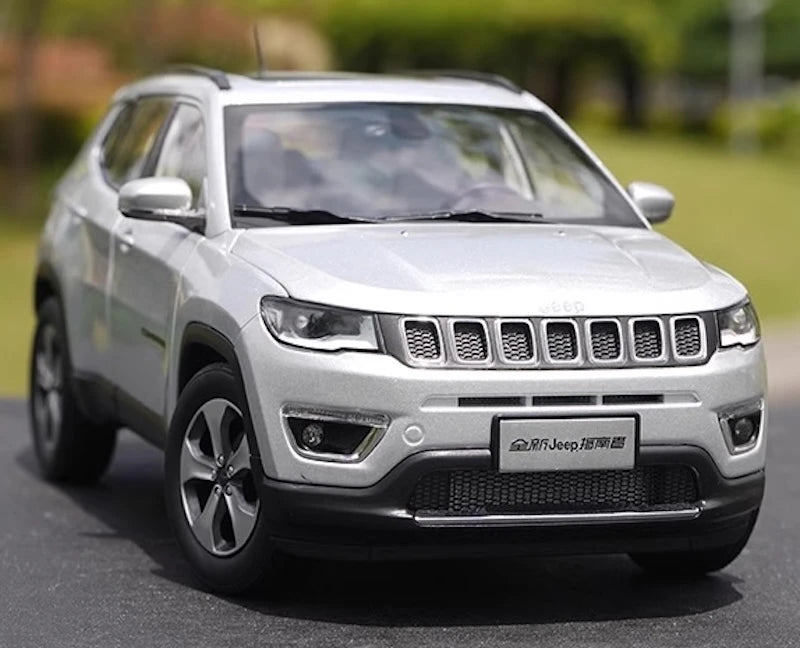 [OEM] 1:18 Jeep 2017 Compass Silver Model Car Die-Cast