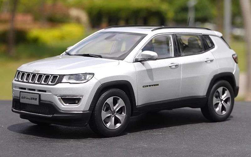 [OEM] 1:18 Jeep 2017 Compass Silver Model Car Die-Cast