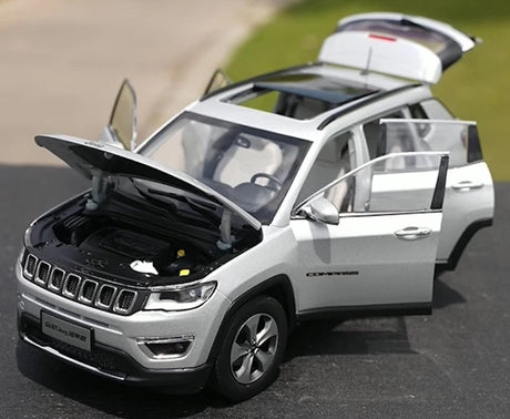 [OEM] 1:18 Jeep 2017 Compass Silver Model Car Die-Cast
