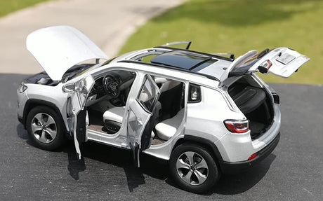 [OEM] 1:18 Jeep 2017 Compass Silver Model Car Die-Cast