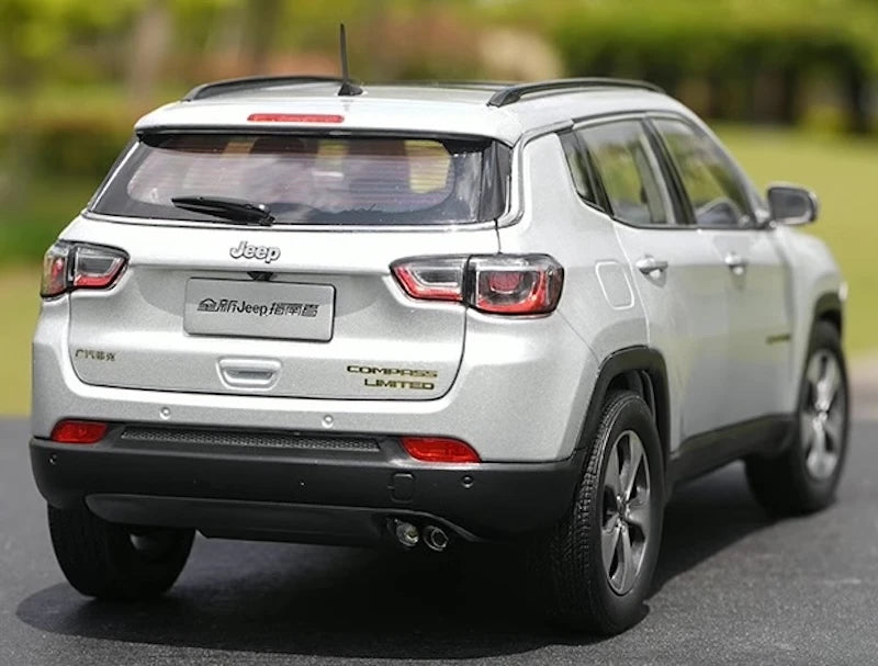 [OEM] 1:18 Jeep 2017 Compass Silver Model Car Die-Cast