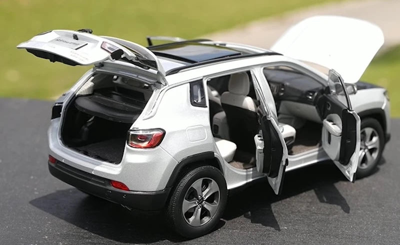 [OEM] 1:18 Jeep 2017 Compass Silver Model Car Die-Cast