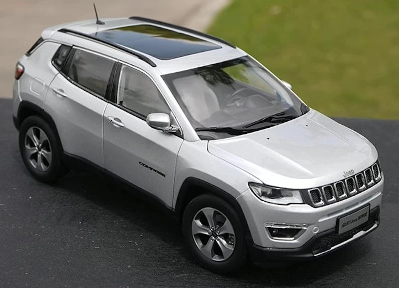 [OEM] 1:18 Jeep 2017 Compass Silver Model Car Die-Cast