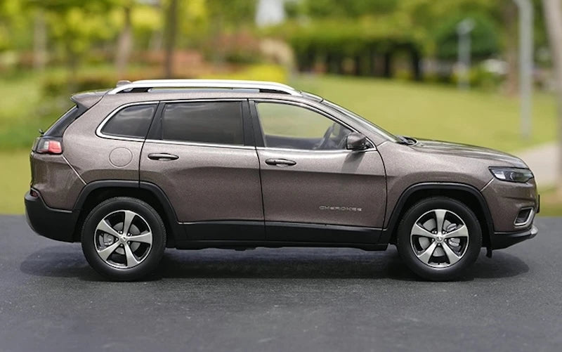 [OEM] 1:18 Jeep 2020 Cherokee Brown Model Car Die-Cast