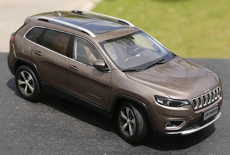 [OEM] 1:18 Jeep 2020 Cherokee Brown Model Car Die-Cast