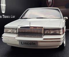 [OEM] 1:18 Lincoln 1990 Town White Model Car Die-Cast