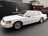 [OEM] 1:18 Lincoln 1990 Town White Model Car Die-Cast