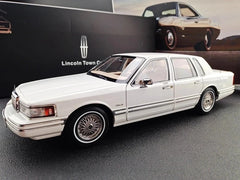 [OEM] 1:18 Lincoln 1990 Town White Model Car Die-Cast