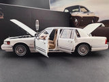 [OEM] 1:18 Lincoln 1990 Town White Model Car Die-Cast