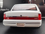 [OEM] 1:18 Lincoln 1990 Town White Model Car Die-Cast