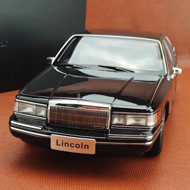 [OEM] 1:18 Lincoln 1990 Town Black Model Car Die-Cast