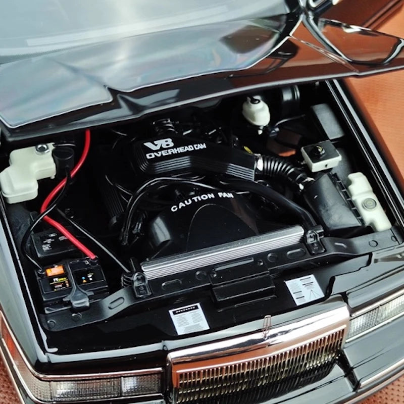 [OEM] 1:18 Lincoln 1990 Town Black Model Car Die-Cast
