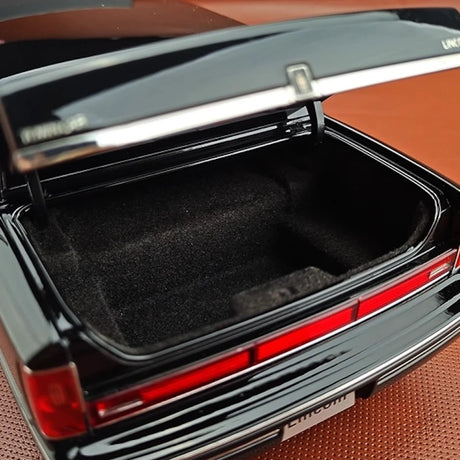 [OEM] 1:18 Lincoln 1990 Town Black Model Car Die-Cast