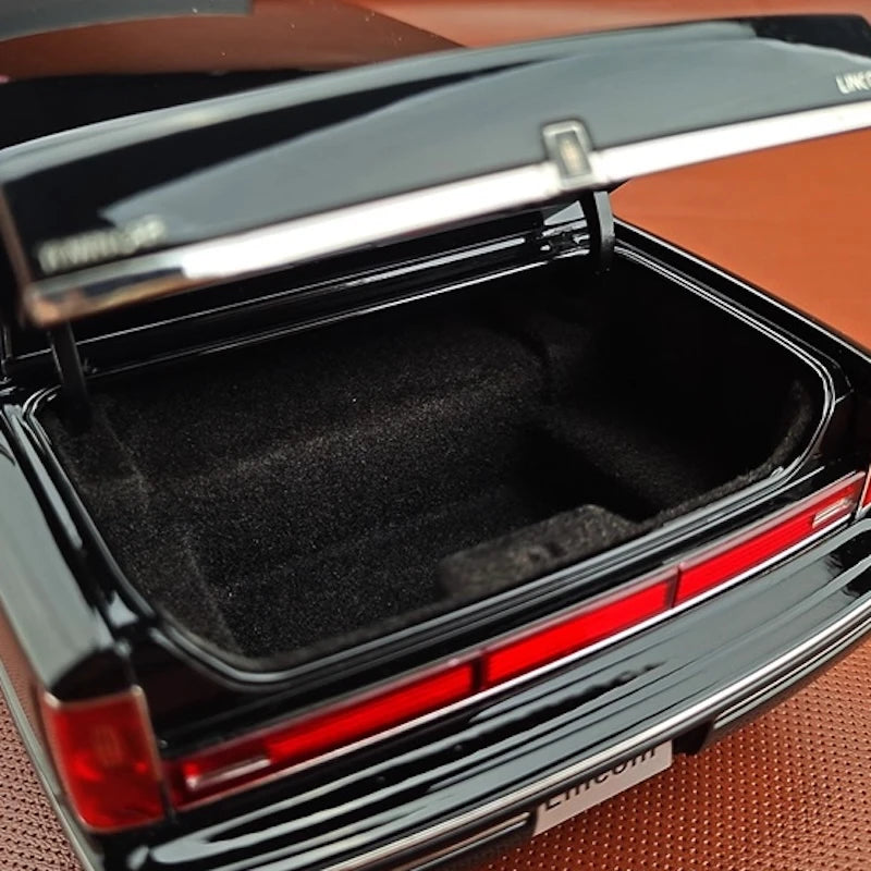 [OEM] 1:18 Lincoln 1990 Town Black Model Car Die-Cast