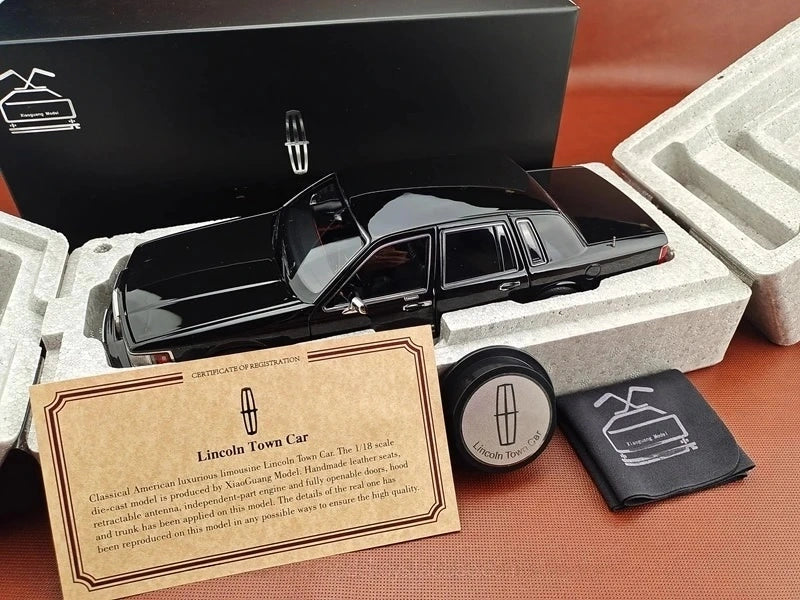 [OEM] 1:18 Lincoln 1990 Town Black Model Car Die-Cast