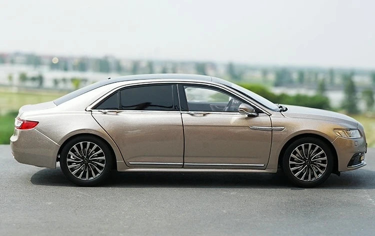 [OEM] 1:18 Lincoln 2017 Continental Gold Model Car Die-Cast