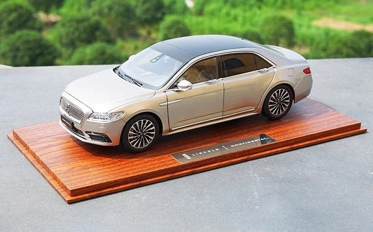 [OEM] 1:18 Lincoln 2017 Continental Gold Model Car Die-Cast