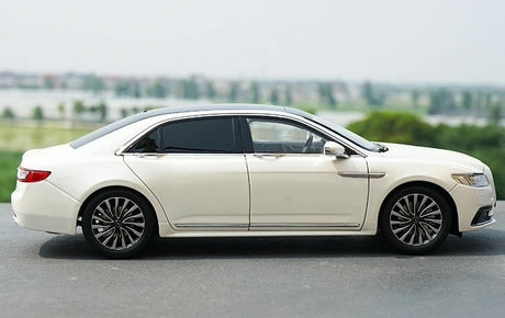 [OEM] 1:18 Lincoln 2017 Continental White Model Car Die-Cast
