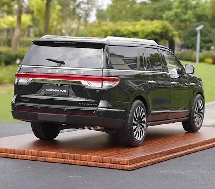 [OEM] 1:18 Lincoln 2019 Navigator Black Model Car Die-Cast