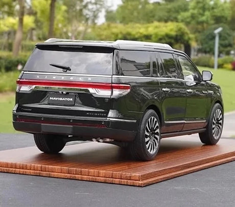 [OEM] 1:18 Lincoln 2019 Navigator Black Model Car Die-Cast