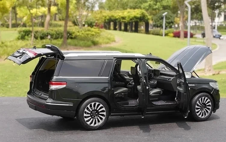 [OEM] 1:18 Lincoln 2019 Navigator Black Model Car Die-Cast